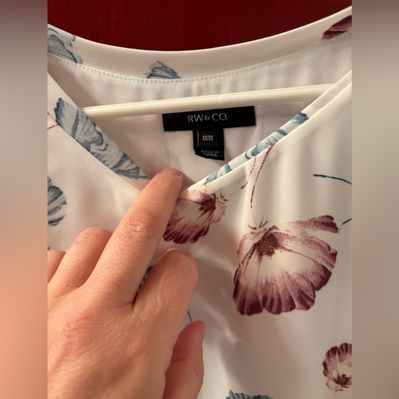 Cute RW Blouse - Picture 2 of 3